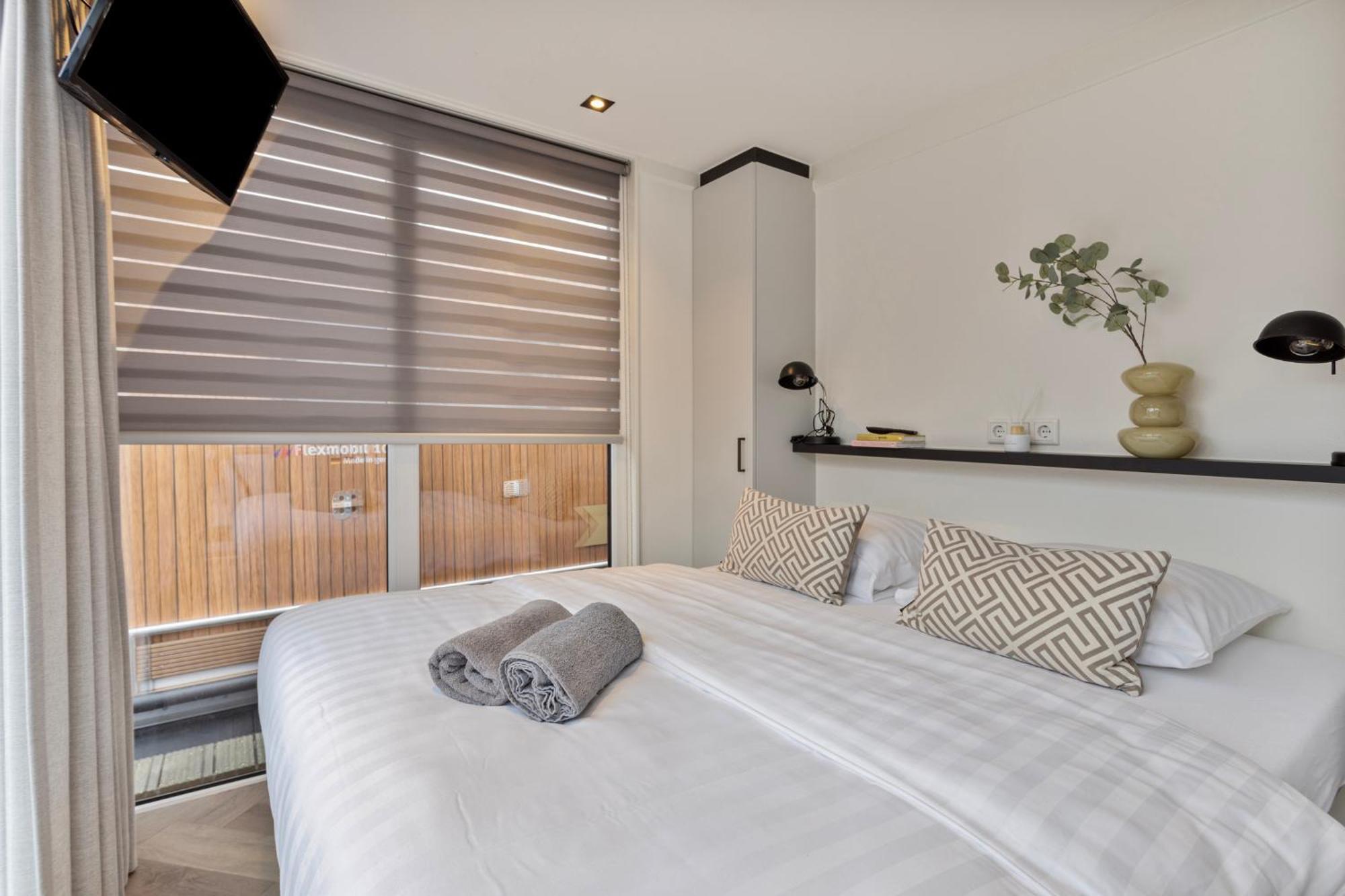 Luxurious Waterloft Near Beach And Centre By Weltevreden Experience Zeewolde Esterno foto